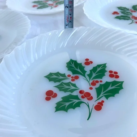 Termocrisa White Milkglass 4 Holly Dessert Plates - Picture 6 of 6